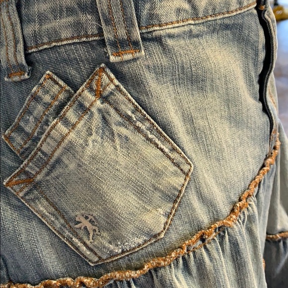 Vintage Jean skirt with ruffles not cc eligible - Picture 3 of 9
